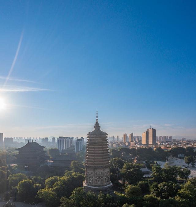 辽阳盛典，嘉宾云集，观众热情如火